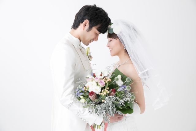 【2024-2025年版】結婚祝いを渡す日は？お祝い前に知っておきたい「暦の豆知識」